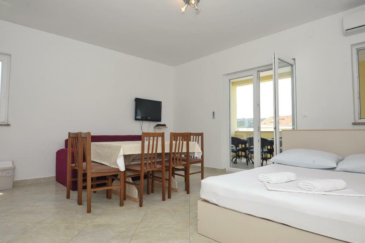 Apartmani Vrtlici Zdenka Stara Novalja Exterior foto
